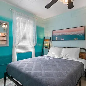mermaids-grotto-waterfront-1br-apt-with-bay-view.hotelstampa.org/