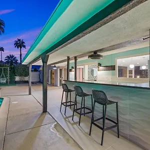 the-ritz-luxury-home-with-pool-speakeasy-bar.palm-springs-ca-hotels.com/